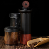 Hand-shaking coffee bean grinder. (Powder capacity 20g, classic European / multi-gear grinding control / hidden handle)