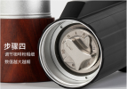 Hand-shaking coffee bean grinder. (Powder capacity 20g, classic European / multi-gear grinding control / hidden handle)